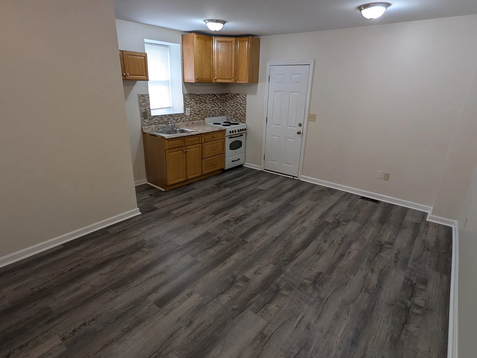 2 bed, 650 sqft, $1,600 — Photo 3