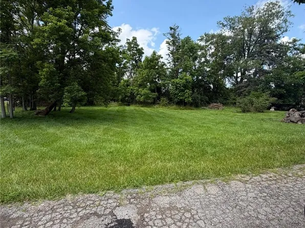 1210 Francis Pl, New Castle, PA 16101