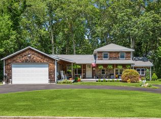 22 Cove Rd S, Southampton, NY 11968