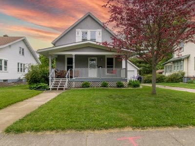 2015 E Jackson St, Bloomington, IL, 61701