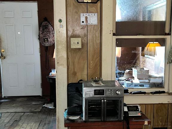 4th image of 706 Bay Ave