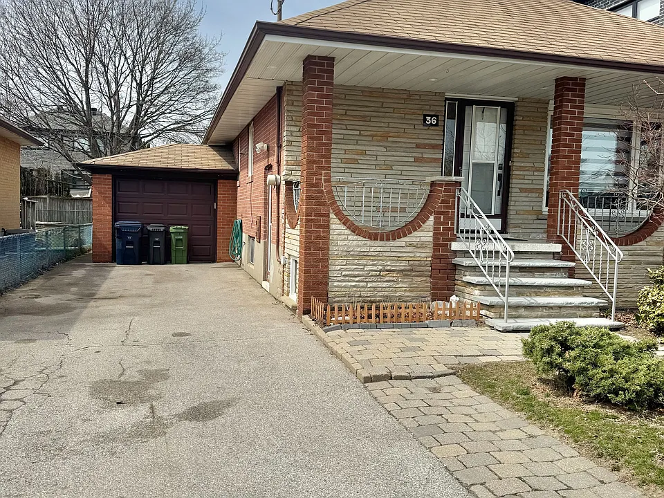 36 Ashmore Ave #LOWER