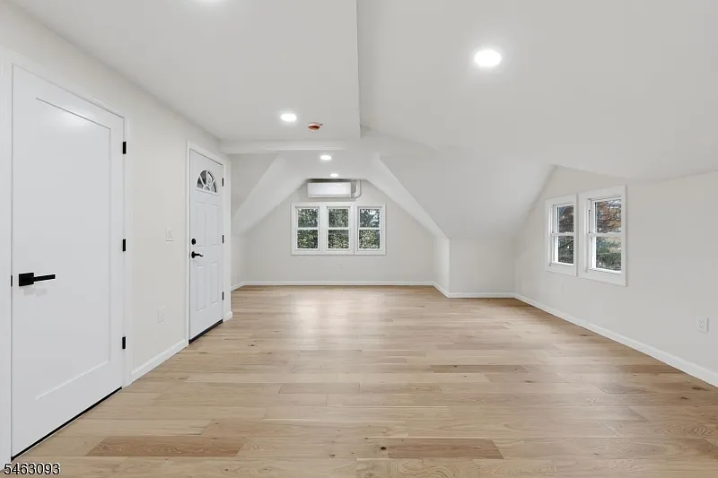 2 bed, 1.0 bath, $2,850 — Photo 3