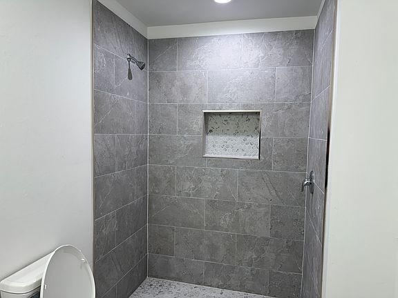 5th image of 3068 Oporto St