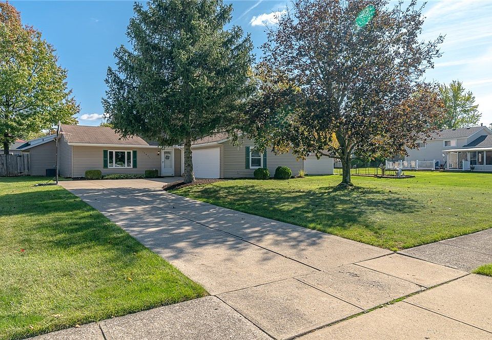 1st image of 15871 Pinewood Dr