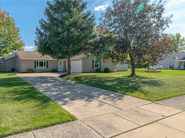 15871 Pinewood Dr, Strongsville, OH 44149