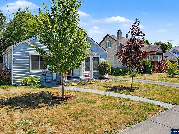 3rd image of 204 24th St NE