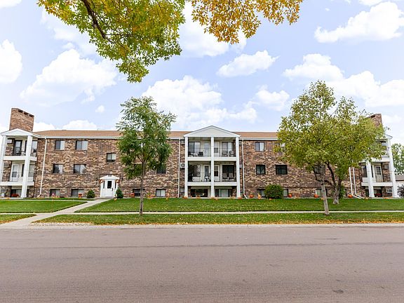 3rd image of 341 Prairiewood Cir S APT 207