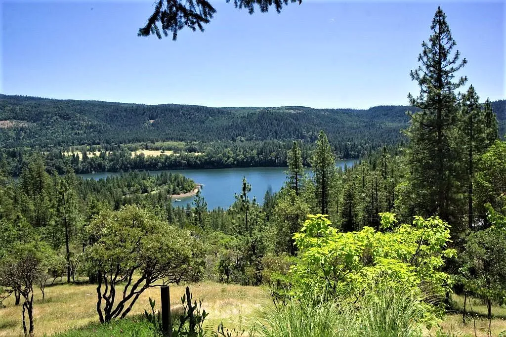 2566 Lewis Rd photo 1