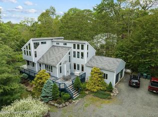 2509 Country Club Dr, Tobyhanna, PA 18466