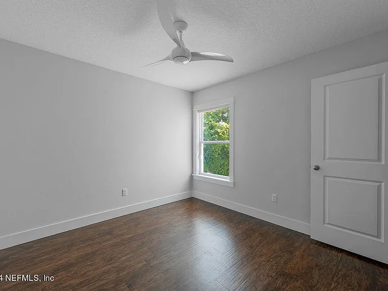 728 10th Ave S — Photo 25