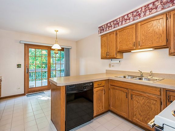 5th image of 824 Saddlewood Dr