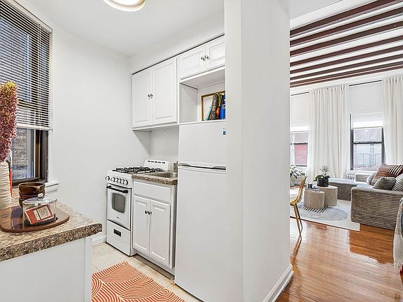 4th image of 431 W 54th St APT 5B