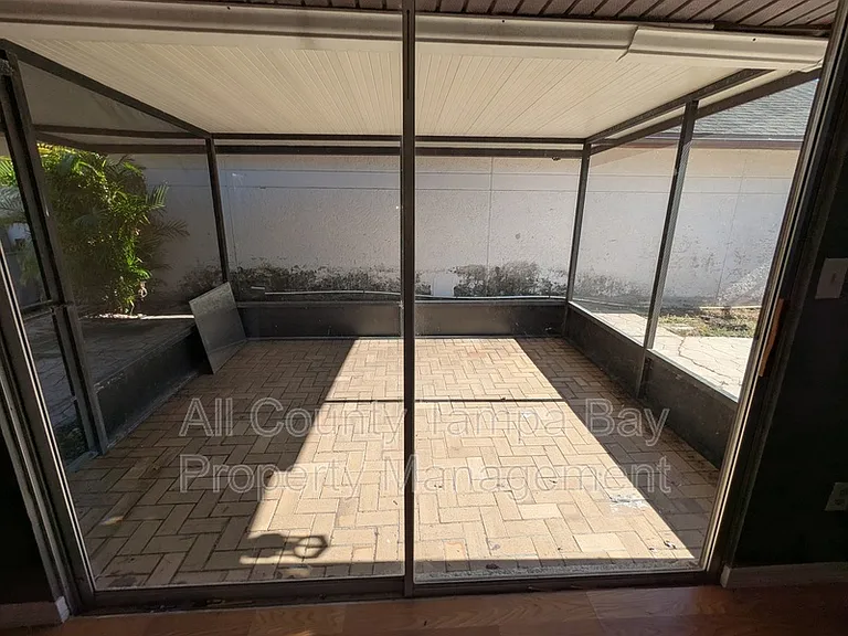10914 Landon Ln — Photo 16
