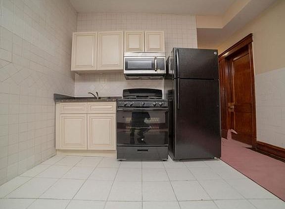 4th image of 2535 S Millard Ave