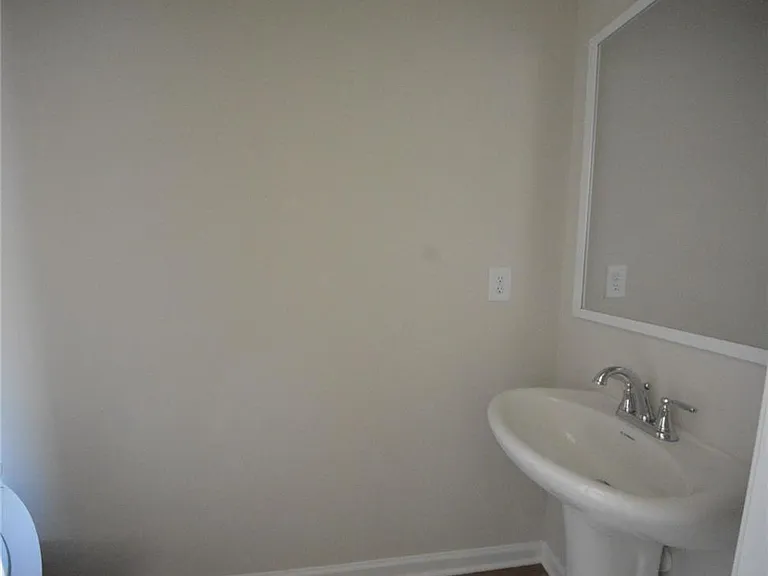 1147 Lucan Ln — Photo 15