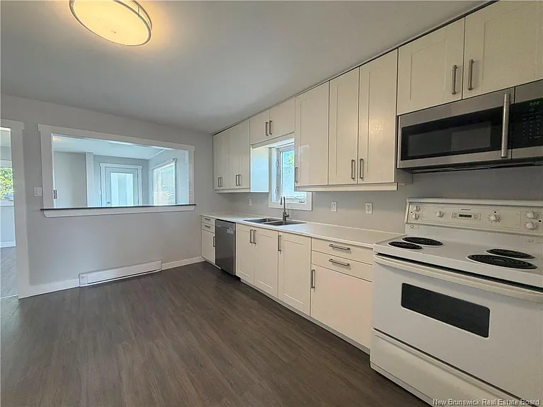 91 Purdy Ave — Photo 4