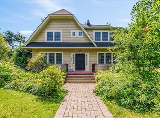 34 Elm St, Great Neck, NY 11021