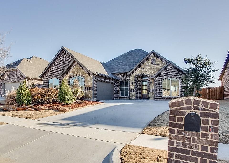 1st image of 1312 NW Park Meadow Ln