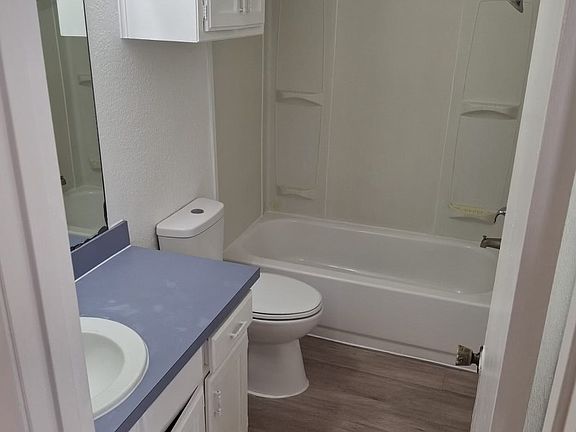 5th image of 1122 Landsdale Ln