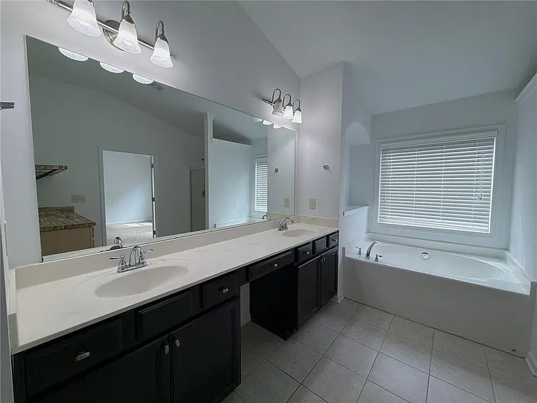 1000 Parkside Wood Ct — Photo 7