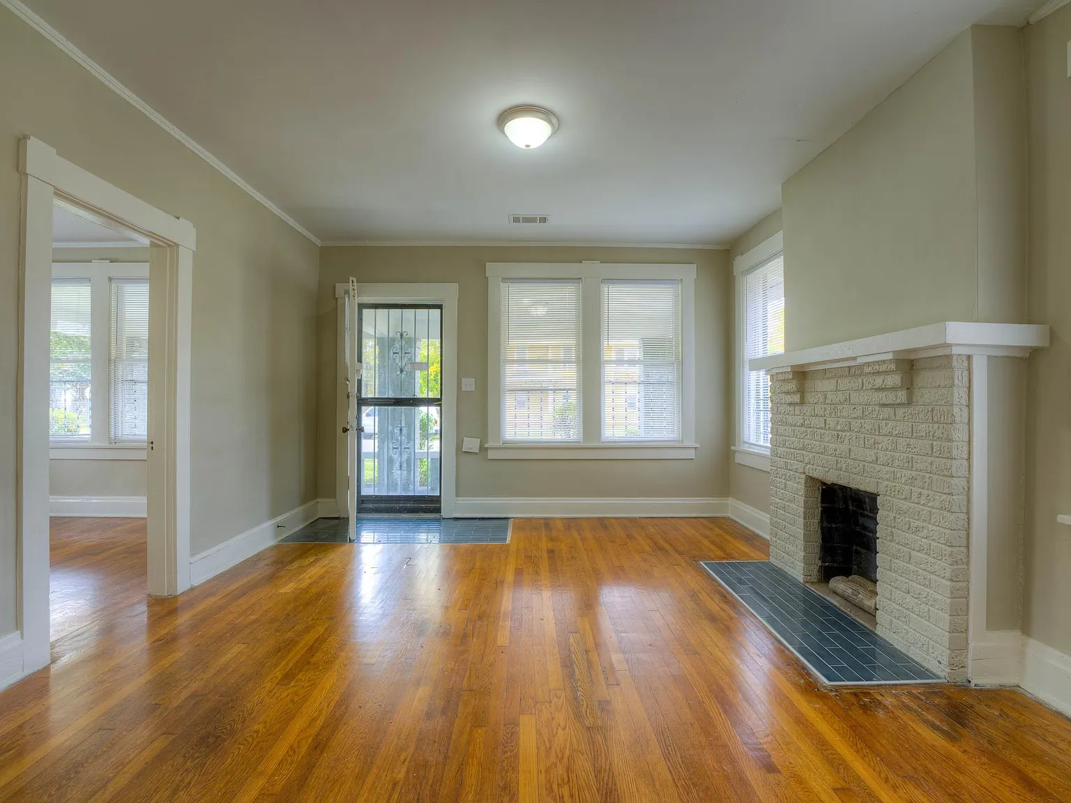 3 bed, 1901 sqft, $1,795 — Photo 2