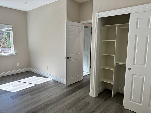 4048 Rockford Dr — Photo 6