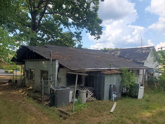 2nd image of 601 Main St