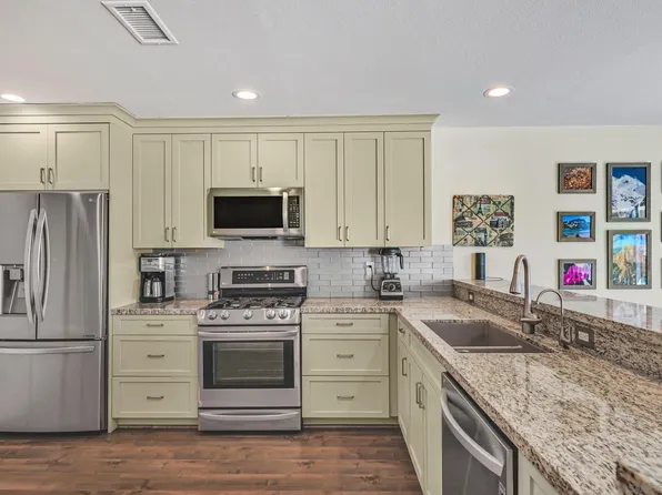 1045 Santa Helena Park Ct, Solana Beach, CA 92075