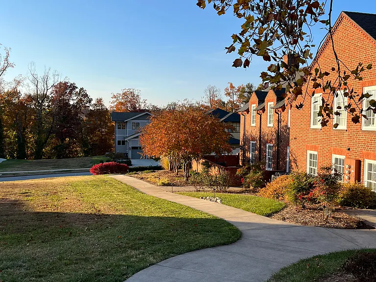 275 Glade View Ct — Photo 22