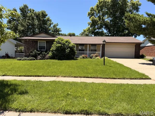 11826 Park Ct, Maryland Heights, MO 63043