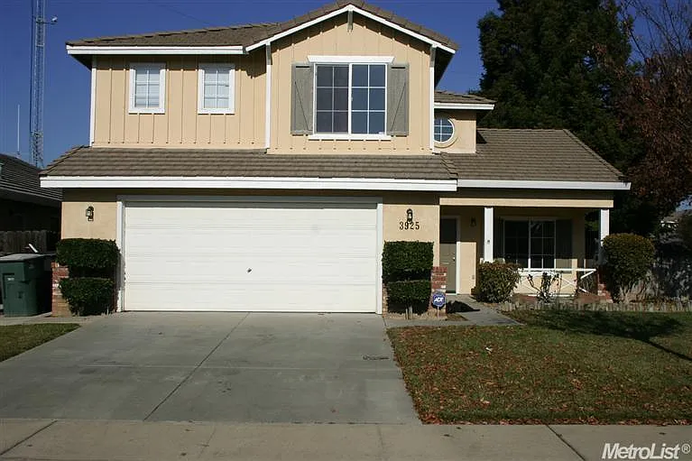 3925 Laurenburg Ave photo 1
