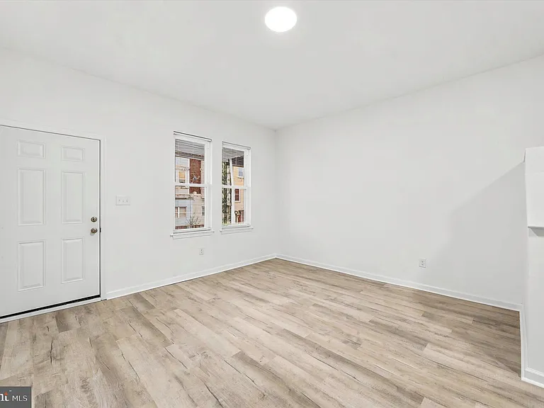 3736 N 17th St — Photo 3