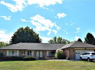 525 S Oakwood Dr, Greenwood, IN 46142