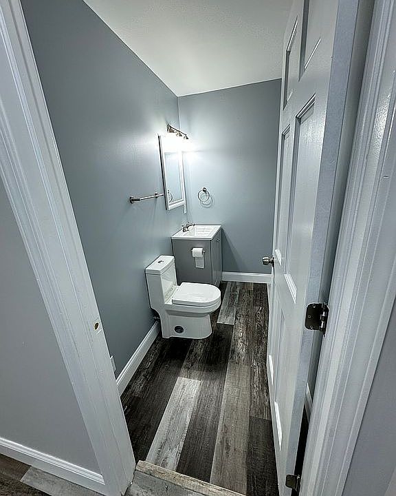 1st image of 5 Elmhurst Dr