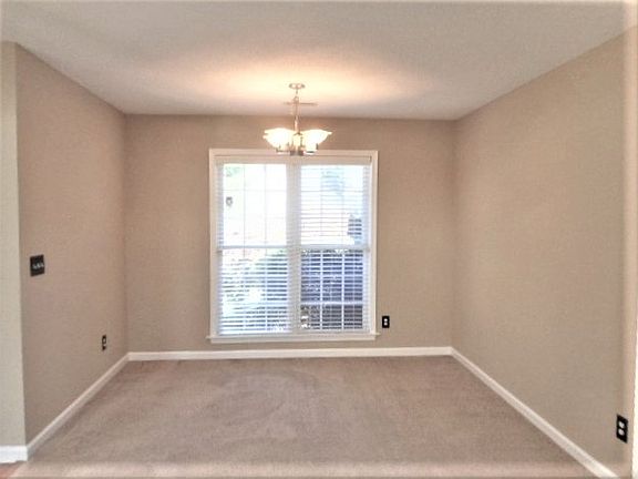 4th image of 6 Crestbrook Ct