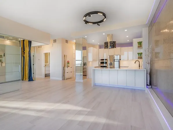 14 Greenway Plz Unit 19M, Houston, TX 77046