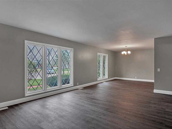 3rd image of 12990 Whitecliff Ct