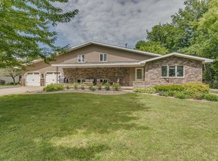 525 Woodside Ct, Seymour, WI 54165