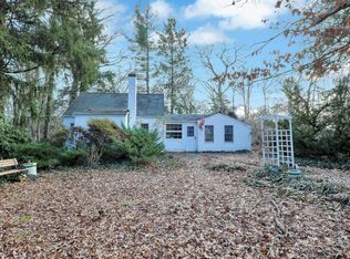 118 Little Plains Rd, Huntington, NY 11743