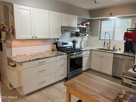 3rd image of 10826 W ABBOTT Avenue