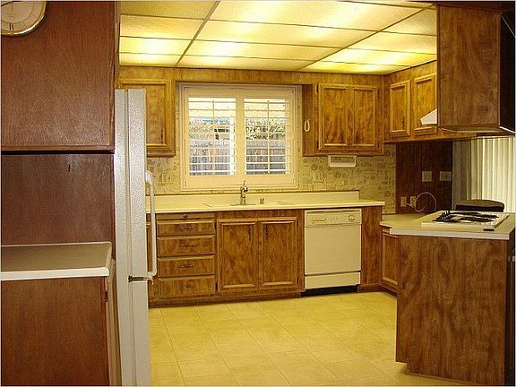 4th image of 26205 Ardmore Dr