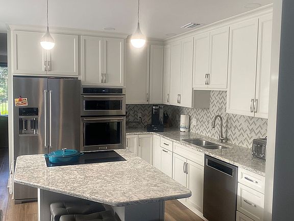 3rd image of 6 Belleview Blvd APT 303