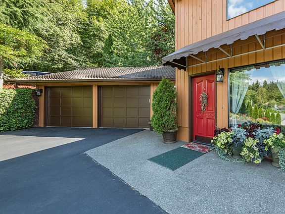 5th image of 318 19th Ave SE