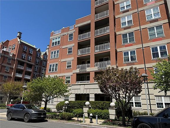 3rd image of 65 Oceana Dr E APT 7A