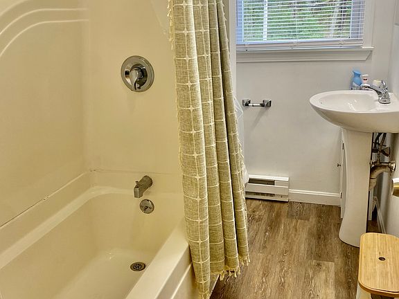 3rd image of 60A Phillips St #6
