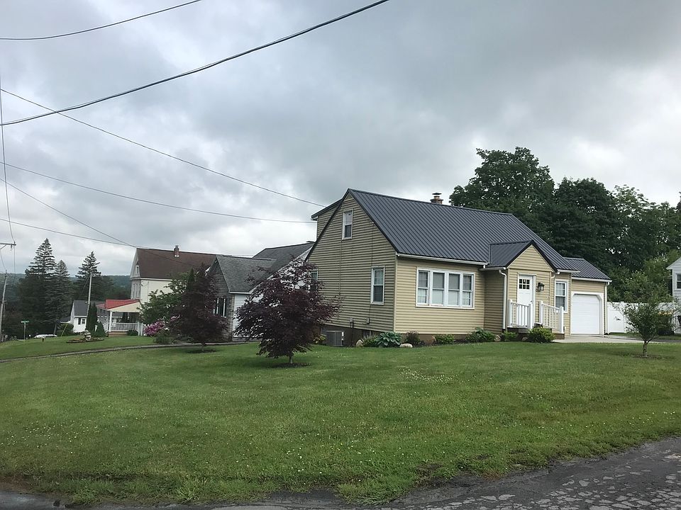Corner lot - Sanger Ave/Claridge Court