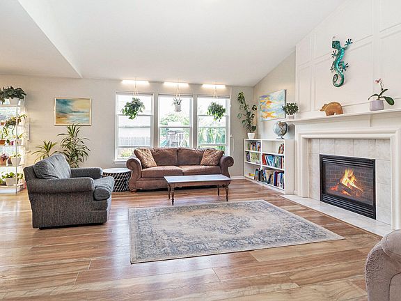 5th image of 7089 Crest Dr