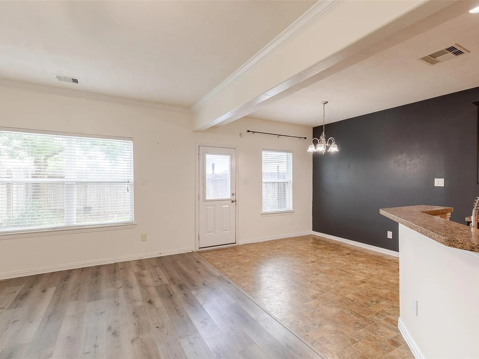 3 bed, 2.5 bath, 1906 sqft, $1,920 — Photo 2