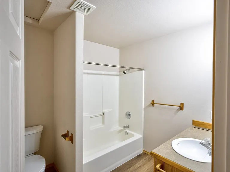 1133 NE Hidden Valley Dr #A-D — Photo 13